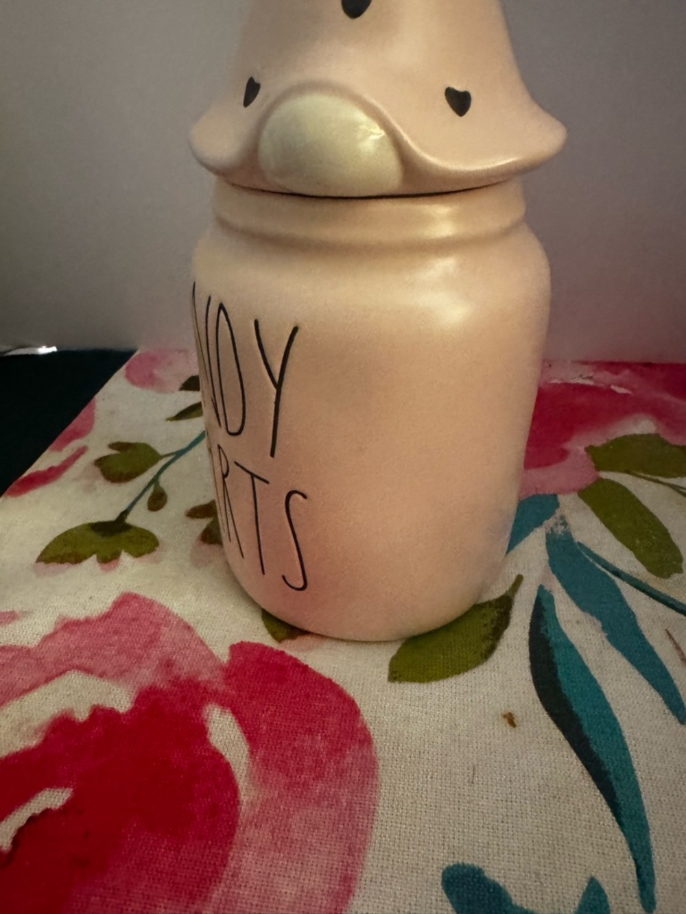 Rae Dunn CANDY HEARTS Gnome Topper Valentines Day Canister / Artisan Collection - Picture 4 of 13